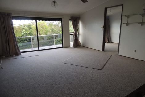 Photo of property in 2/126 Island Bay Road, Beach Haven, Auckland, 0626