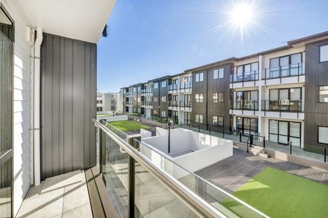 Photo of property in 10/11 Carlos Drive, Flat Bush, Auckland, 2016