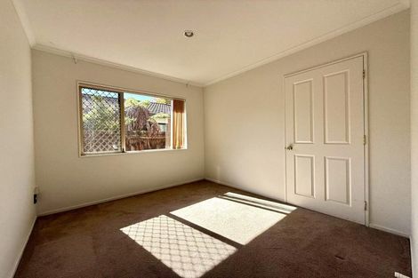 Photo of property in 17 Parkcrest Drive, Henderson, Auckland, 0612
