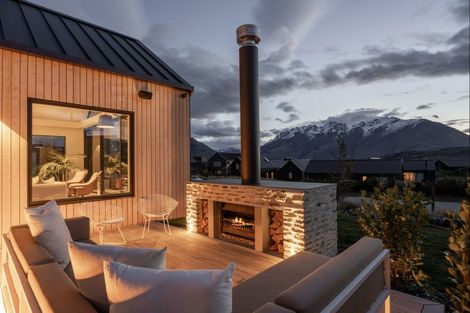 Photo of property in 15 Hackett Road, Jacks Point, Queenstown, 9371