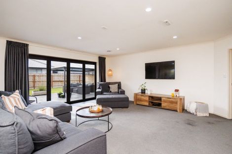 Photo of property in 17 Daniel Place, Kelvin Grove, Palmerston North, 4414