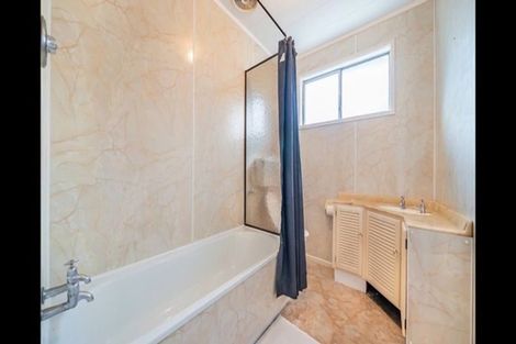 Photo of property in 2/5 Oregon Drive, Maoribank, Upper Hutt, 5018