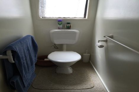 Photo of property in 1/3 Fayette Place, Te Atatu South, Auckland, 0610