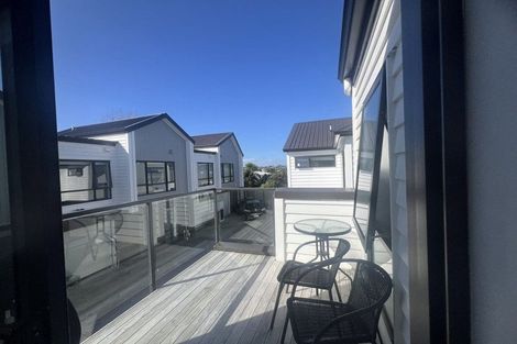 Photo of property in 1c Westall Road, New Lynn, Auckland, 0600