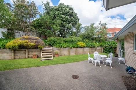 Photo of property in 338 East Coast Road, Sunnynook, Auckland, 0632