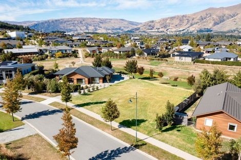 Photo of property in 44 Minaret Ridge, Wanaka, 9305