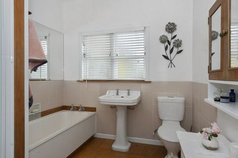 Photo of property in 33 Dalethorpe Avenue, Fairfield, Hamilton, 3214