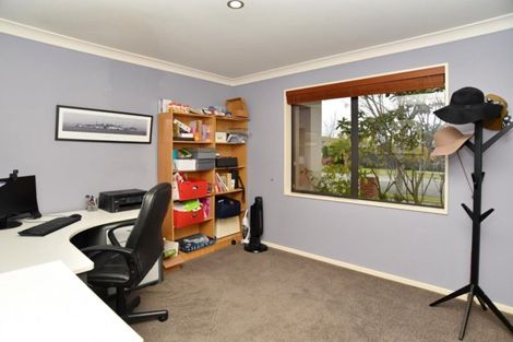 Photo of property in 2 Ross Place, Northwood, Christchurch, 8051