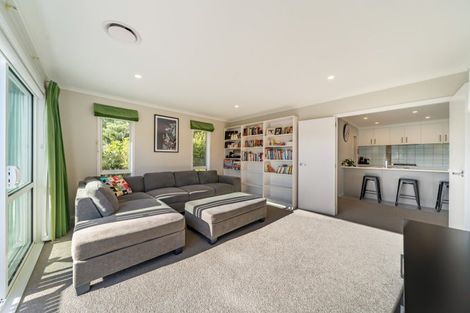 Photo of property in 29 Mt Marua Drive, Timberlea, Upper Hutt, 5018