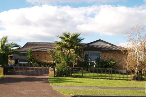 Photo of property in 40 Bob Charles Drive, Golflands, Auckland, 2013