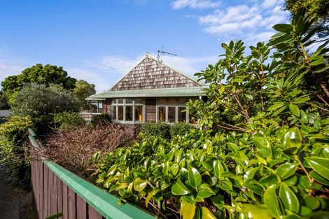 Photo of property in 48 Karina Road, Merrilands, New Plymouth, 4312