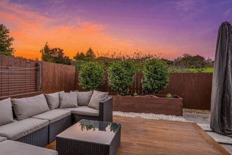 Photo of property in 6 Jean Alma Lane, Wattle Downs, Auckland, 2103