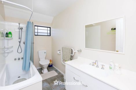 Photo of property in 22 Carlow Grove, Birchville, Upper Hutt, 5018