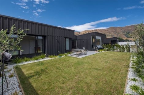 Photo of property in 7 Stackbrae Avenue, Wanaka, 9305