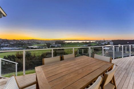 Photo of property in 8 Waititiro Rise, Stanmore Bay, Whangaparaoa, 0932