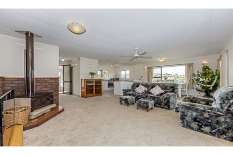 Photo of property in 76a Brian Crescent, Stanmore Bay, Whangaparaoa, 0932