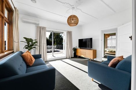 Photo of property in 48 Karina Road, Merrilands, New Plymouth, 4312