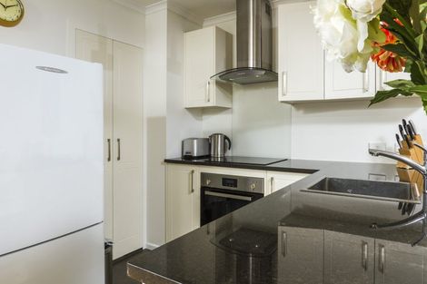 Photo of property in 2/25 Heathcote Road, Castor Bay, Auckland, 0620