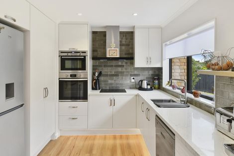 Photo of property in 41 Croftview Road, Wattle Downs, Auckland, 2103