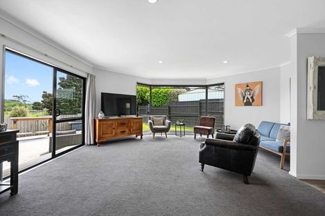 Photo of property in 16 Palm Grove Drive, Western Heights, Hamilton, 3200