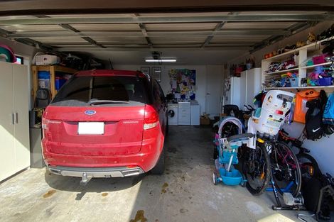 Photo of property in 10 St Simon Place, Botany Downs, Auckland, 2010