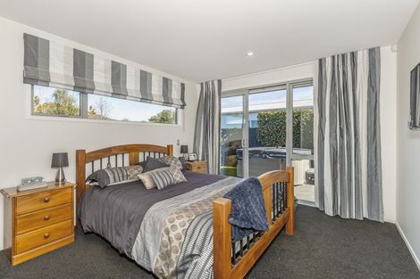 Photo of property in 21 Royal Park Drive, Parklands, Christchurch, 8083