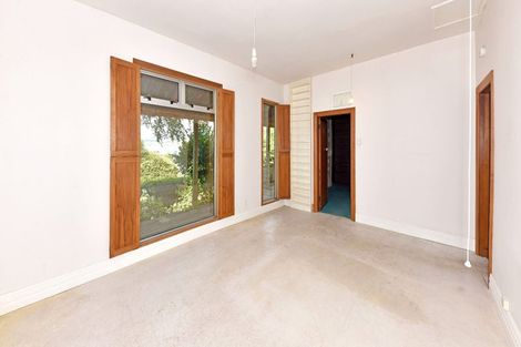 Photo of property in 16 Ripon Street, Lyttelton, 8082
