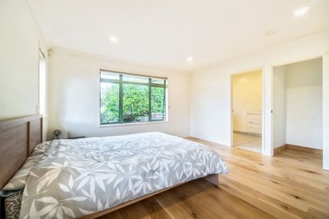 Photo of property in 32 Woodridge Avenue, Northcross, Auckland, 0630