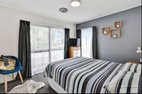 Photo of property in 80 Everglade Drive, Goodwood Heights, Auckland, 2105