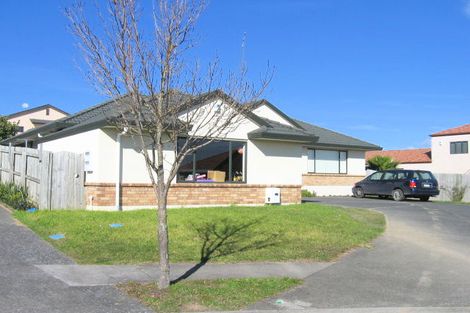 Photo of property in 15 Conacher Close, East Tamaki Heights, Auckland, 2016