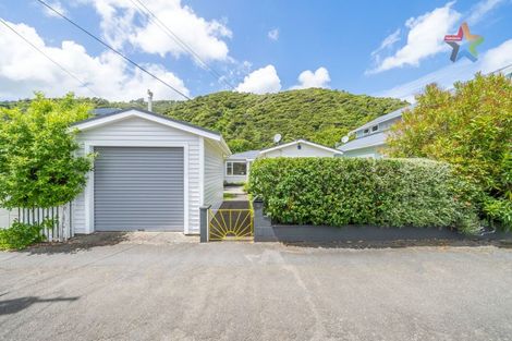 Photo of property in 59 Oroua Street, Eastbourne, Lower Hutt, 5013