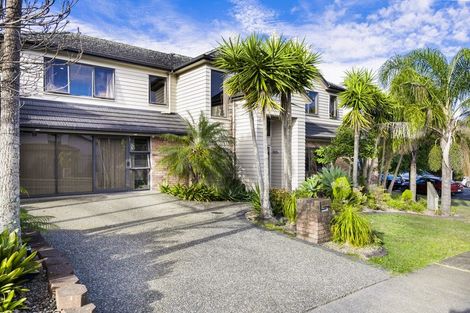 Photo of property in 1 Seresin Crescent, Flat Bush, Auckland, 2016