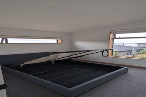 Photo of property in 9 Rifleman Lane, Redcliffs, Christchurch, 8081