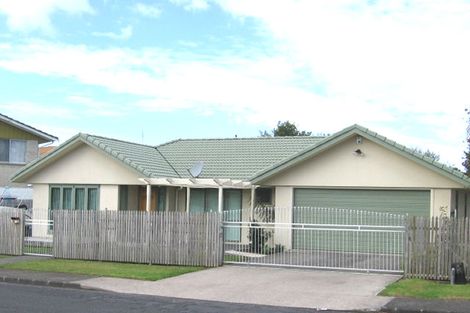 Photo of property in 2 Redwood Drive, Massey, Auckland, 0614
