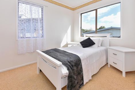 Photo of property in 3 Iris Place, Clendon Park, Auckland, 2103