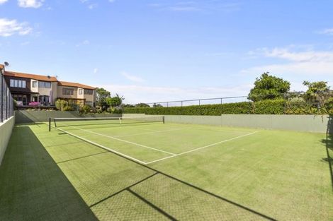 Photo of property in 9/8 Tobago Place, Sunnynook, Auckland, 0620