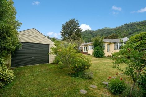 Photo of property in 50 Durham Street, Picton, 7220