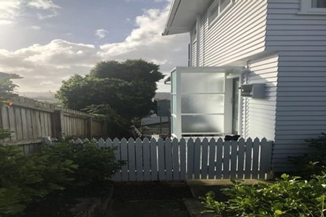 Photo of property in 1/146 Sunset Road, Unsworth Heights, Auckland, 0632