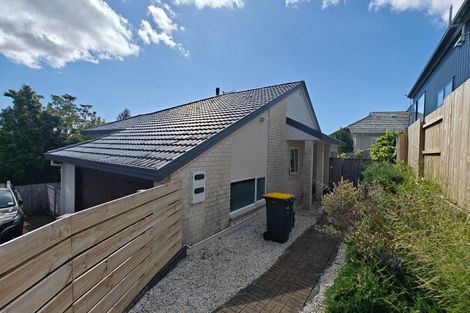 Photo of property in 31 Mandeville Place, Unsworth Heights, Auckland, 0632