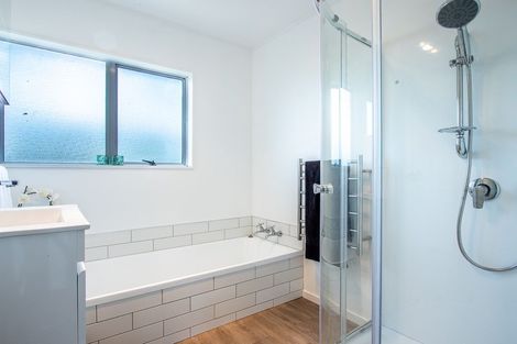 Photo of property in 13 Rutherford Drive, Waikanae Beach, Waikanae, 5036