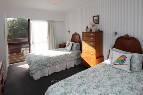 Photo of property in 2 Leo Place, Kawaha Point, Rotorua, 3010