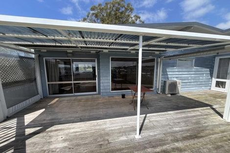 Photo of property in 20 Tawhana Crescent, Red Beach, 0932