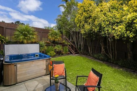 Photo of property in 23 George Deane Place, Greenhithe, Auckland, 0632