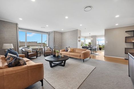 Photo of property in 1/25 Seymour Road, Mellons Bay, Auckland, 2014