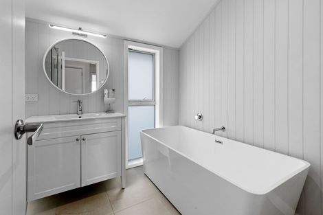 Photo of property in 2/39 Old Lake Road, Narrow Neck, Auckland, 0624