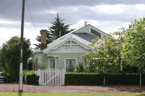 Photo of property in 17 Roberton Road, Avondale, Auckland, 1026