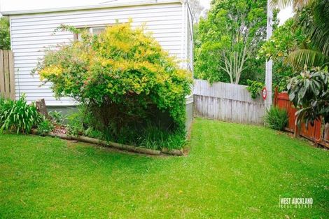 Photo of property in 2/76 Kaurilands Road, Titirangi, Auckland, 0604