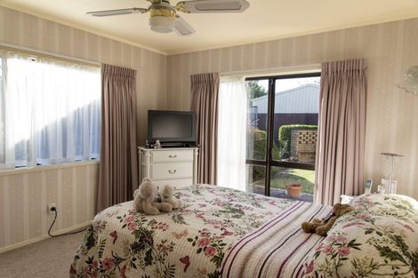 Photo of property in 12 Foxbridge Lane, Conifer Grove, Takanini, 2112