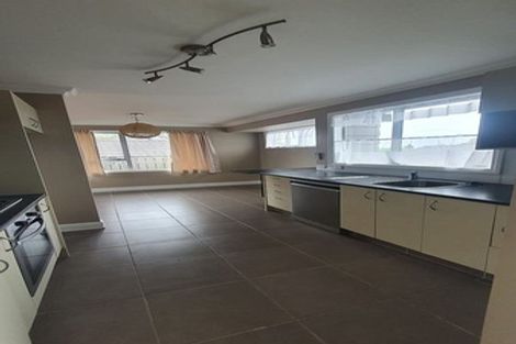 Photo of property in 27 Pahi Place, West Harbour, Auckland, 0618