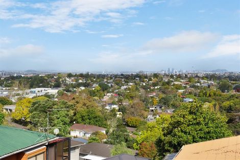 Photo of property in 1/51b Sunset Road, Totara Vale, Auckland, 0632